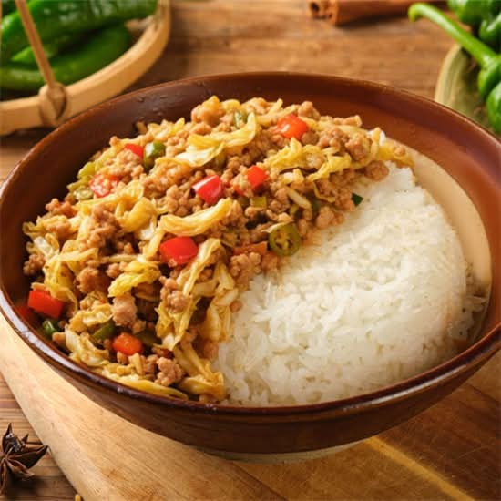 酸包菜炒肉末盖码饭 Stir-fried Minced Pork with Pickle Cabbage GAIMA Rice Bowl